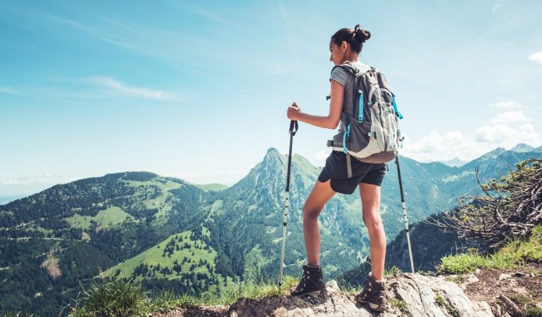 Test pohodnih palic 2025: So res nujna oprema ali le modni dodatek?