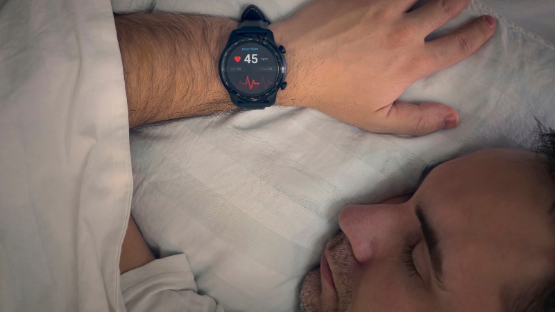 Variabilnost srčnega utripa (HRV): Kaj vam telo sporoča, medtem ko spite (in kdaj preskočiti težek trening)