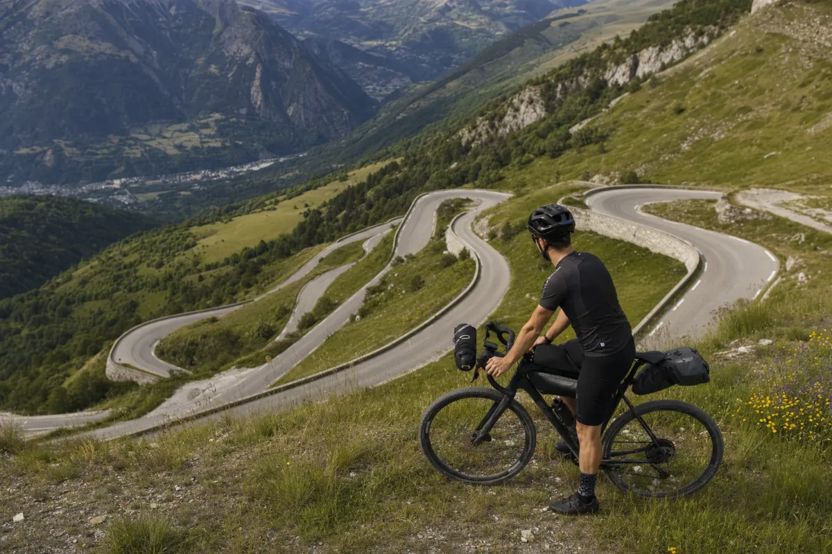 Serpentine na Alpe d'Huez, kjer se letos končata dve etapi Toura
